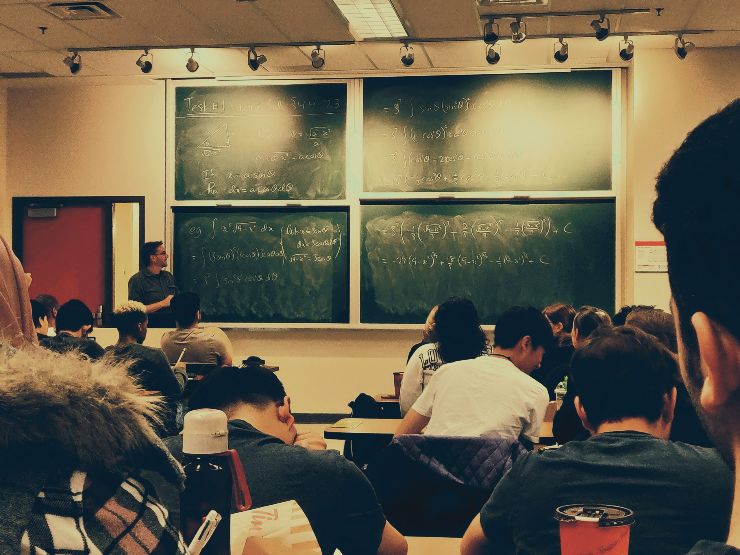 Observar professores em sala de aula