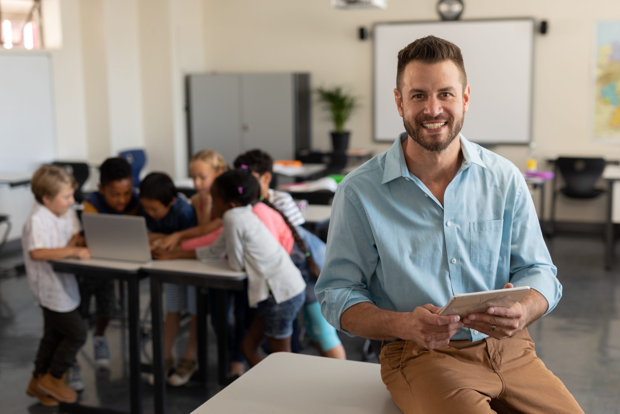 Eduque a Sala De Aula Com Professor E Alunos, Educação, Escola